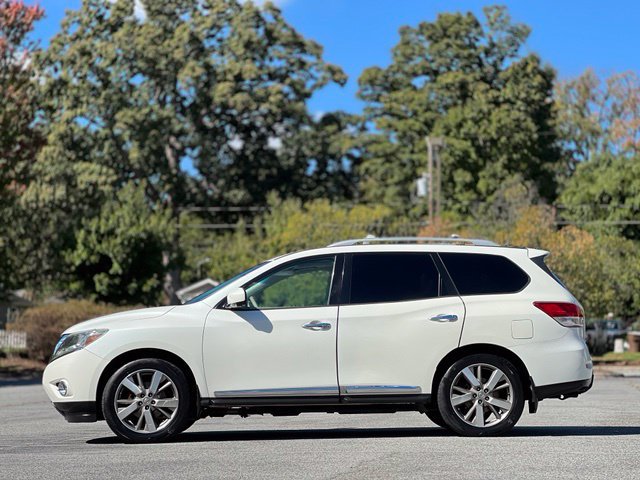 Used 2015 Nissan Pathfinder Platinum w/ Family Entertainment Package FWD image 8