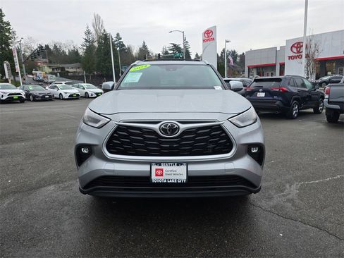 Certified 2024 Toyota Highlander LE image 2