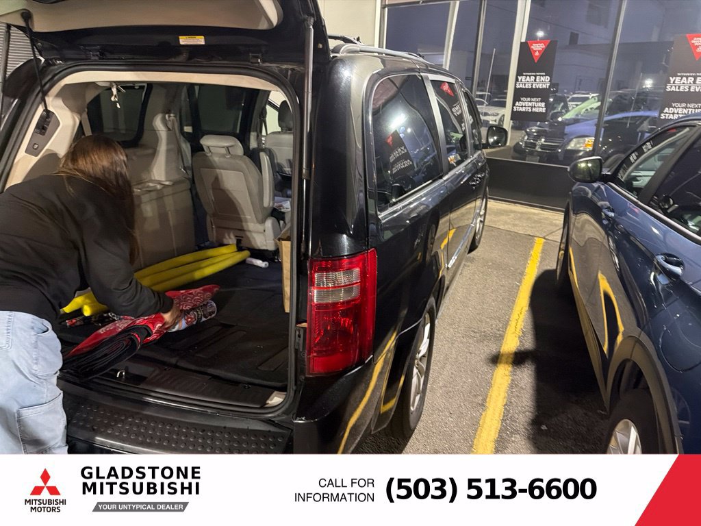 Used 2010 Dodge Grand Caravan SXT FWD image 14