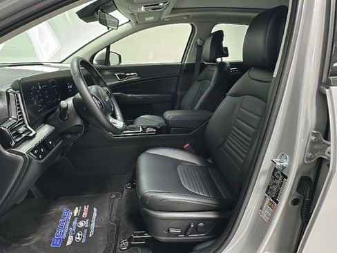 Used 2025 Kia Sportage SX image 9