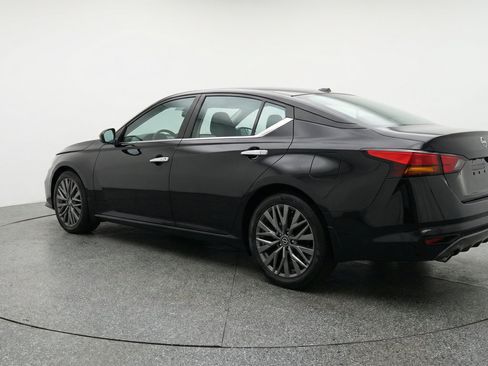 Used 2025 Nissan Altima 2.5 SV FWD image 6