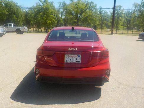 Used 2023 Kia Forte LXS w/ LXS Technology Package image 2