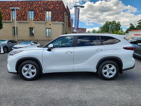 Used 2024 Toyota Highlander LE AWD/4WD image 5
