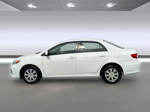 Used 2011 Toyota Corolla LE FWD image 2