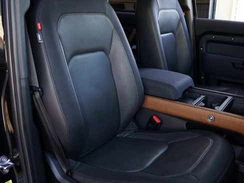 Used 2023 Land Rover Defender 130 X-Dynamic SE image 10