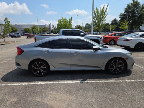 Used 2019 Honda Civic Sport image 2