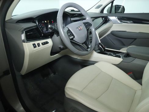 Used 2023 Cadillac XT6 Premium Luxury w/ Technology Package AWD/4WD image 18