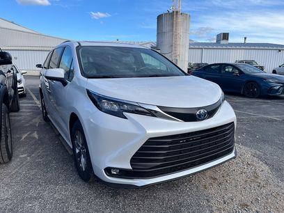 New 2025 Toyota Sienna XLE