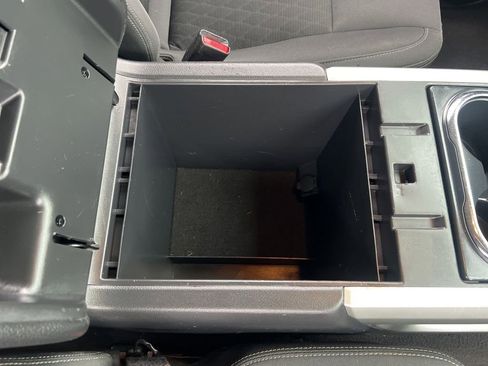 Used 2019 Nissan Titan SV w/ SV Convenience Package image 22