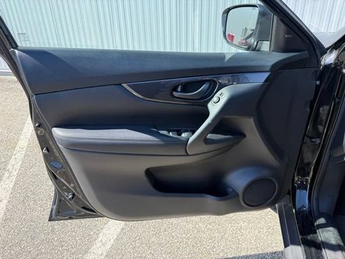 Used 2019 Nissan Rogue S AWD/4WD image 16