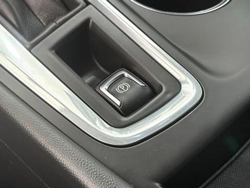 Used 2024 Chevrolet Equinox LT AWD/4WD image 45