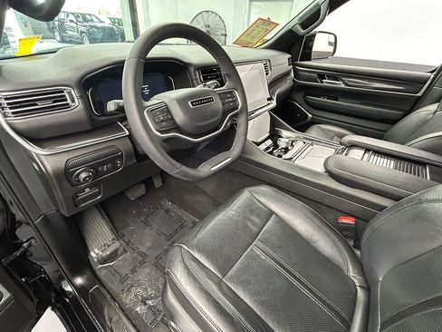 Used 2023 Jeep Wagoneer 4WD image 17