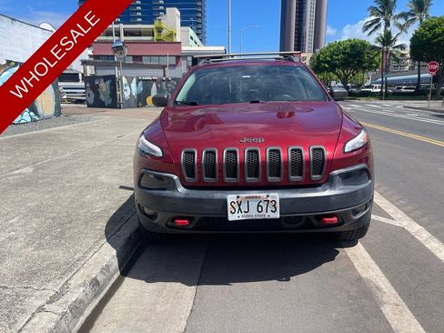 Used 2015 Jeep Cherokee Trailhawk w/ Comfort/Convenience Group AWD/4WD image 2