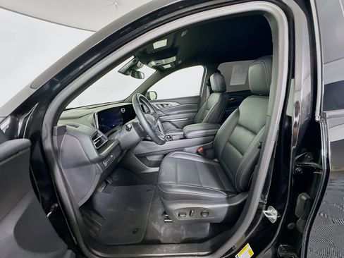 Used 2025 Chevrolet Traverse LT FWD image 13