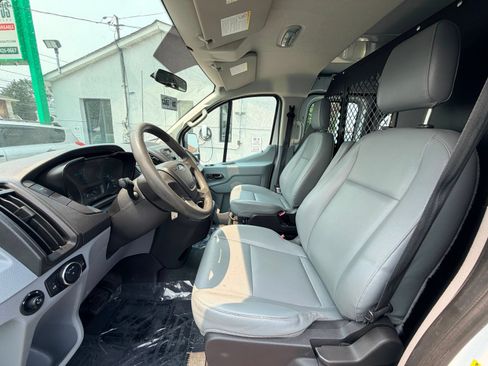 Used 2015 Ford Transit 250 130 Low Roof RWD image 13