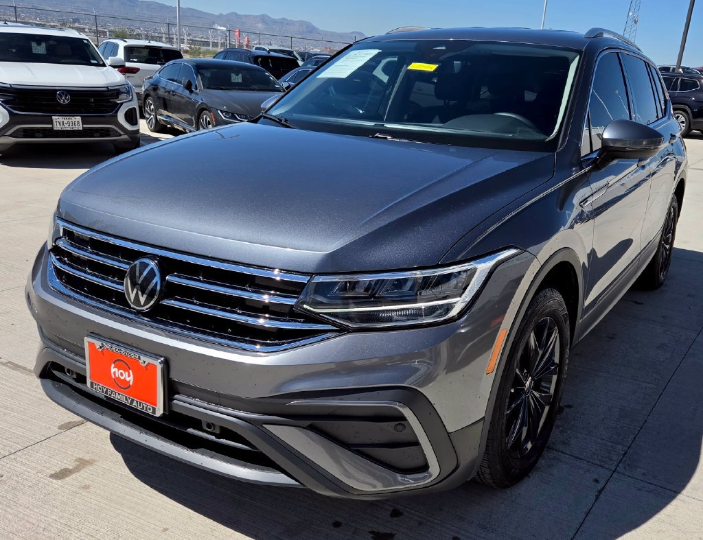 Used 2024 Volkswagen Tiguan SE FWD image 3