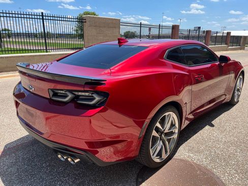 Used 2022 Chevrolet Camaro LT RWD image 5