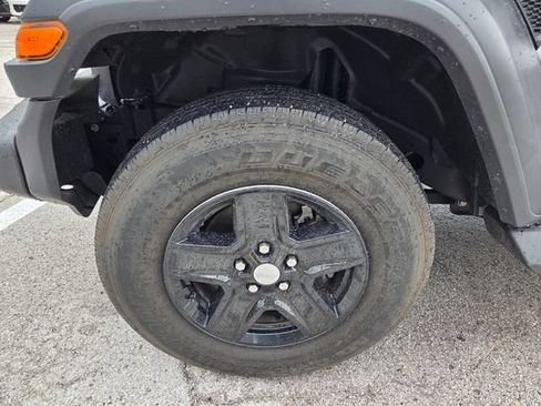 Certified 2020 Jeep Gladiator Sport w/ Quick Order Package 24S AWD/4WD image 18