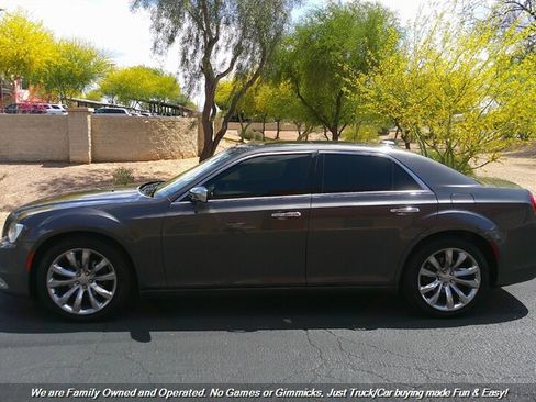 Used 2019 Chrysler 300 Limited image 8