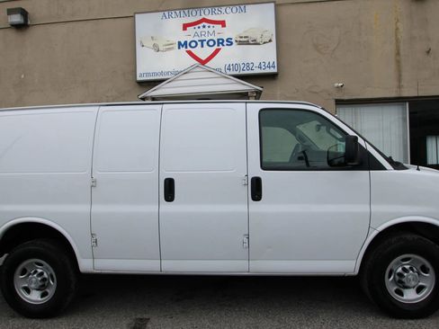 Used 2019 Chevrolet Express 2500 RWD image 4