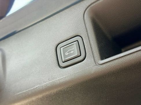 Used 2024 GMC Terrain SLE w/ Driver Convenience Package AWD/4WD image 28