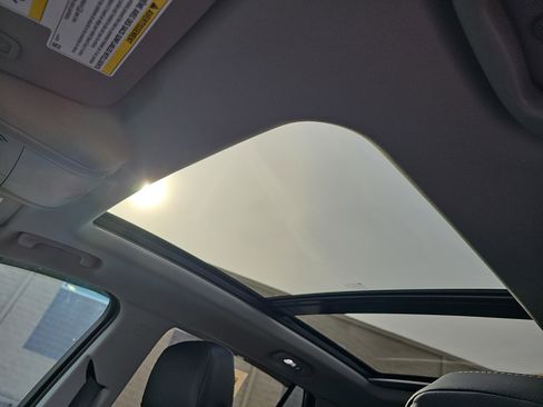 Used 2024 GMC Terrain SLT w/ Infotainment Package II image 29