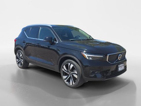Used 2023 Volvo XC40 B5 Ultimate w/ Climate Package AWD/4WD image 9