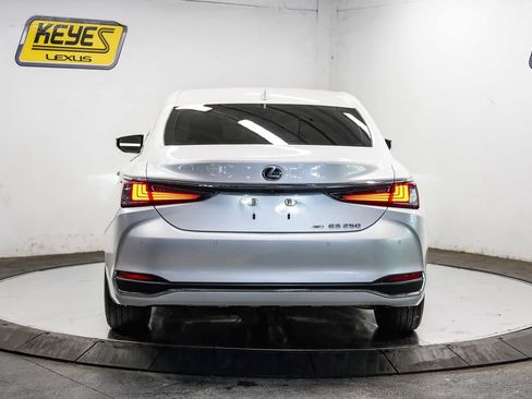 Used 2024 Lexus ES 250 w/ Premium Package AWD/4WD image 3