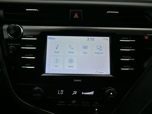 Used 2020 Toyota Camry SE w/ Convenience Package FWD image 17