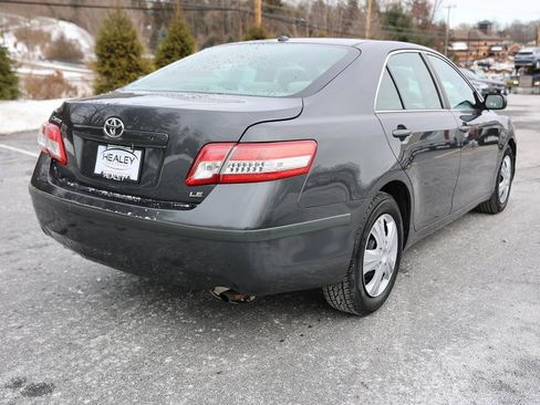 Used 2010 Toyota Camry LE image 7