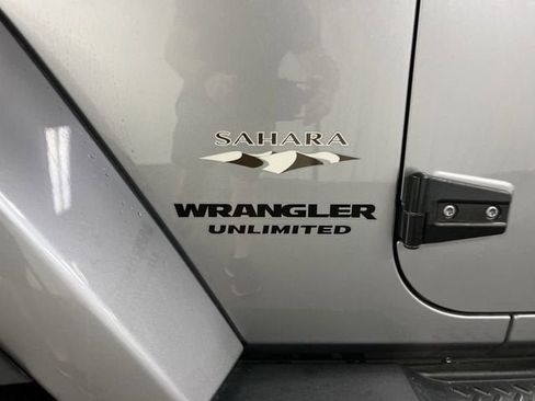 Used 2016 Jeep Wrangler Unlimited Sahara w/ Connectivity Group AWD/4WD image 30