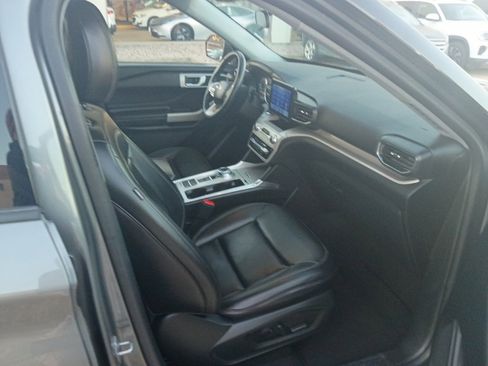 Used 2024 Ford Explorer XLT w/ Equipment Group 202A image 8