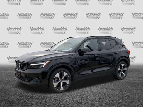 Used 2025 Volvo XC40 B5 Plus image 5