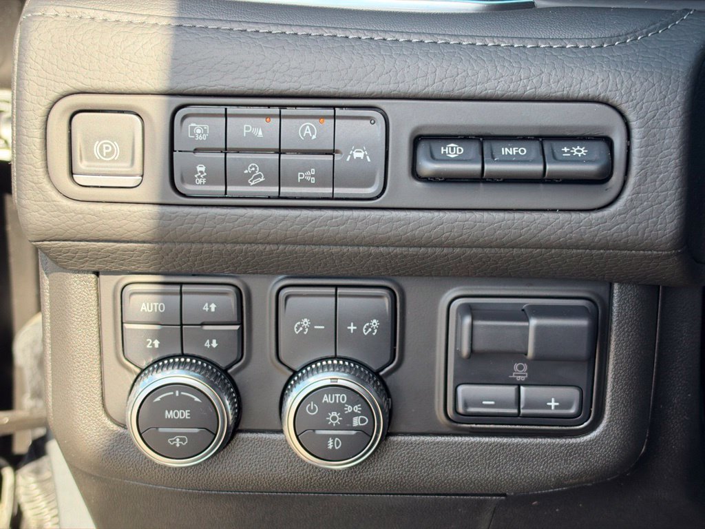 Used 2023 GMC Yukon XL Denali w/ Denali Reserve Package AWD/4WD image 18