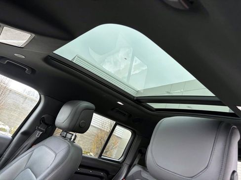 Used 2023 Land Rover Defender 130 X-Dynamic SE image 20