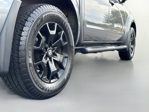 Used 2018 Nissan Frontier SV w/ Value Truck Package AWD/4WD image 9