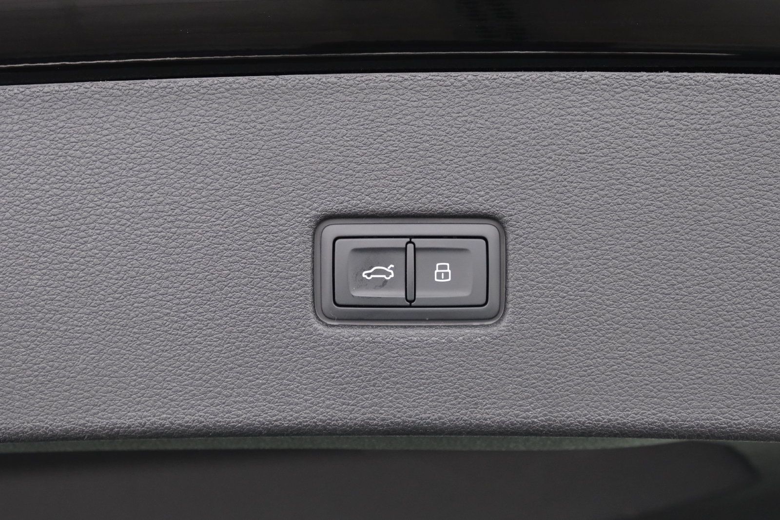 Used 2025 Audi Q8 Premium Plus AWD/4WD image 37