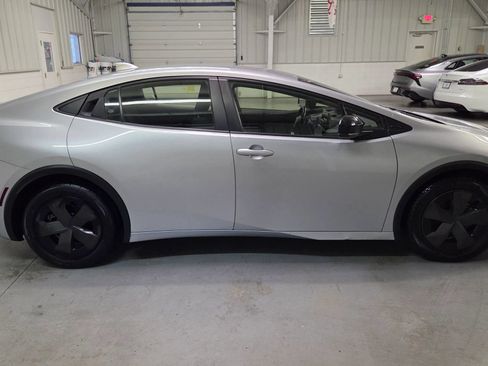 Used 2023 Toyota Prius LE FWD image 9