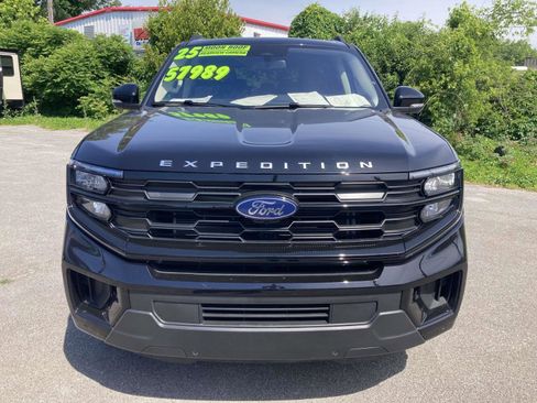 Used 2025 Ford Expedition Active RWD image 12