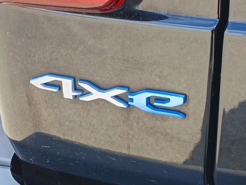 Certified 2022 Jeep Wrangler Unlimited Sahara w/ Cold Weather Group image 29