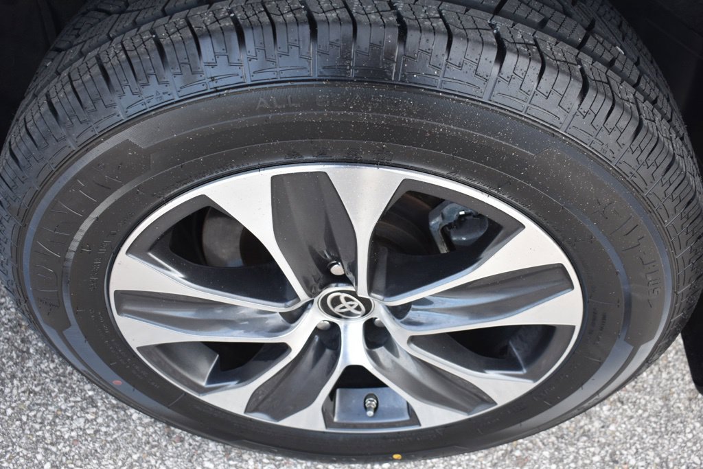 Used 2024 Toyota Highlander XLE AWD/4WD image 30