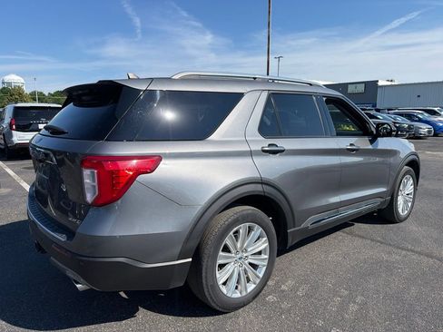 Used 2023 Ford Explorer Limited w/ Limited Technology Package AWD/4WD image 3