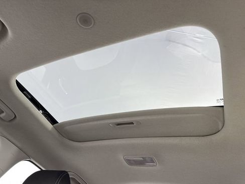 Used 2022 Hyundai Venue SEL w/ Cargo Package image 25