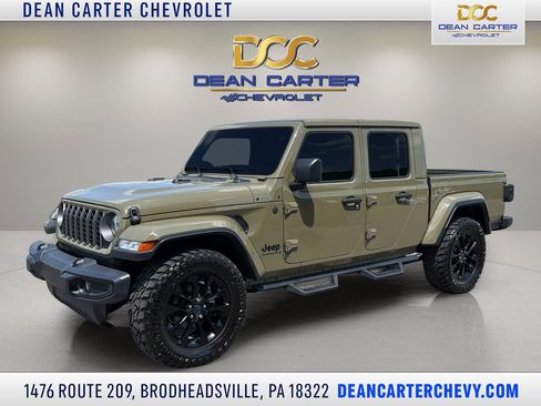 Used 2025 Jeep Gladiator Sport AWD/4WD image 1