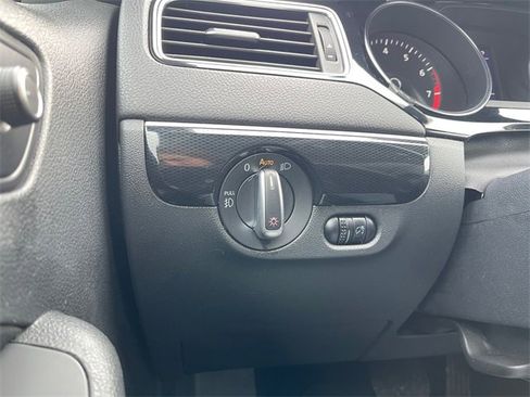 Used 2017 Volkswagen Jetta SEL image 22