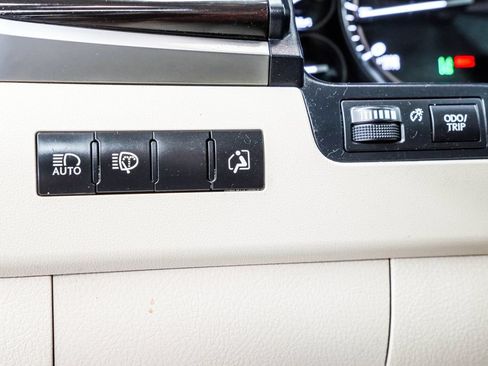 Used 2018 Lexus LX 570 4WD image 45