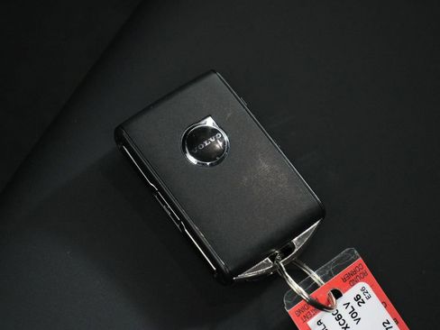 Certified 2026 Volvo XC60 B5 Plus AWD/4WD image 33