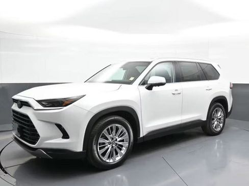 Used 2024 Toyota Grand Highlander AWD image 7
