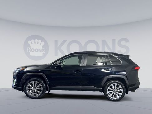 Used 2022 Toyota RAV4 XLE Premium AWD/4WD image 7