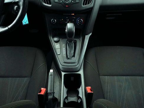 Used 2018 Ford Focus SE w/ Cold Weather Package FWD image 20